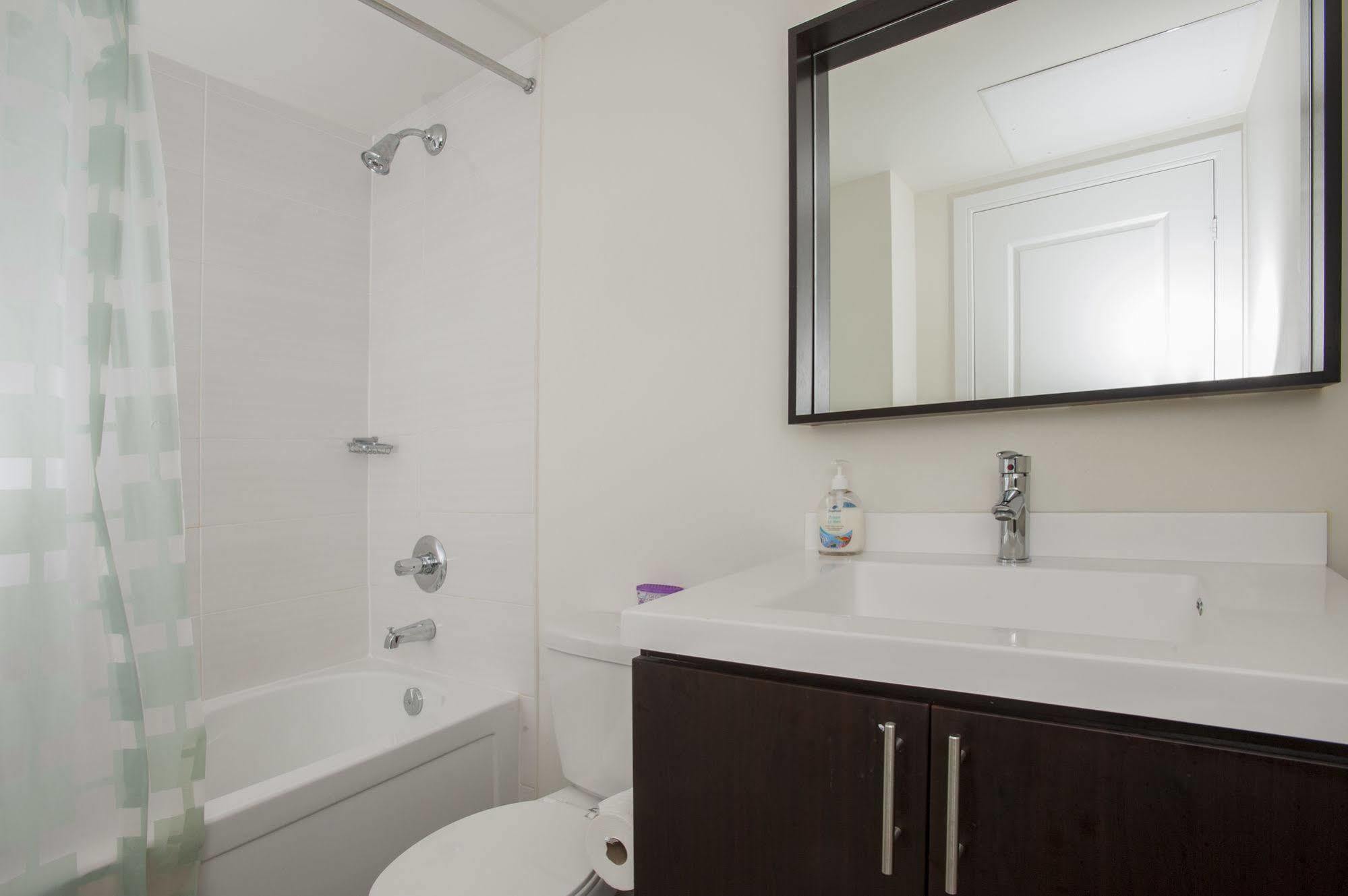 Life Suites Luxury Downtown Condos Toronto Extérieur photo