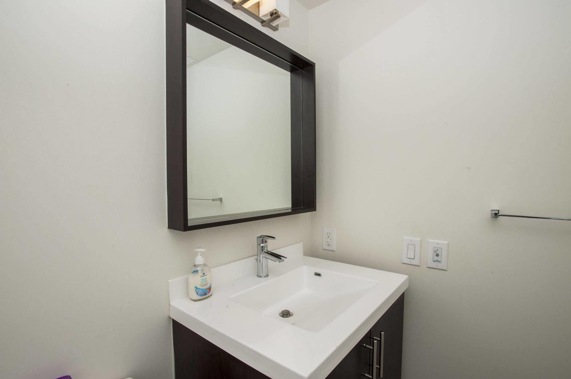 Life Suites Luxury Downtown Condos Toronto Extérieur photo