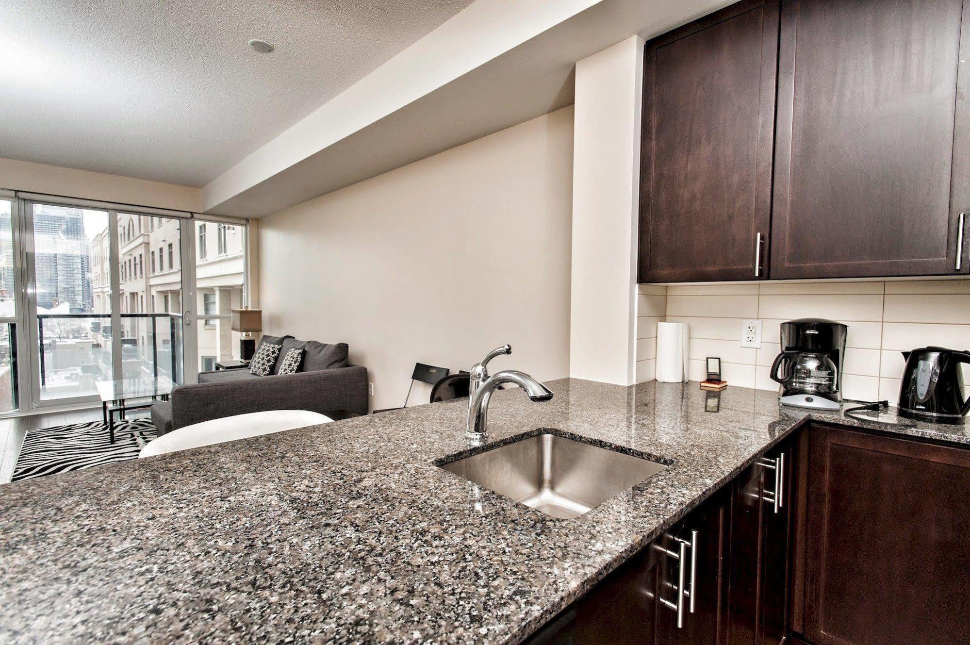 Life Suites Luxury Downtown Condos Toronto Extérieur photo