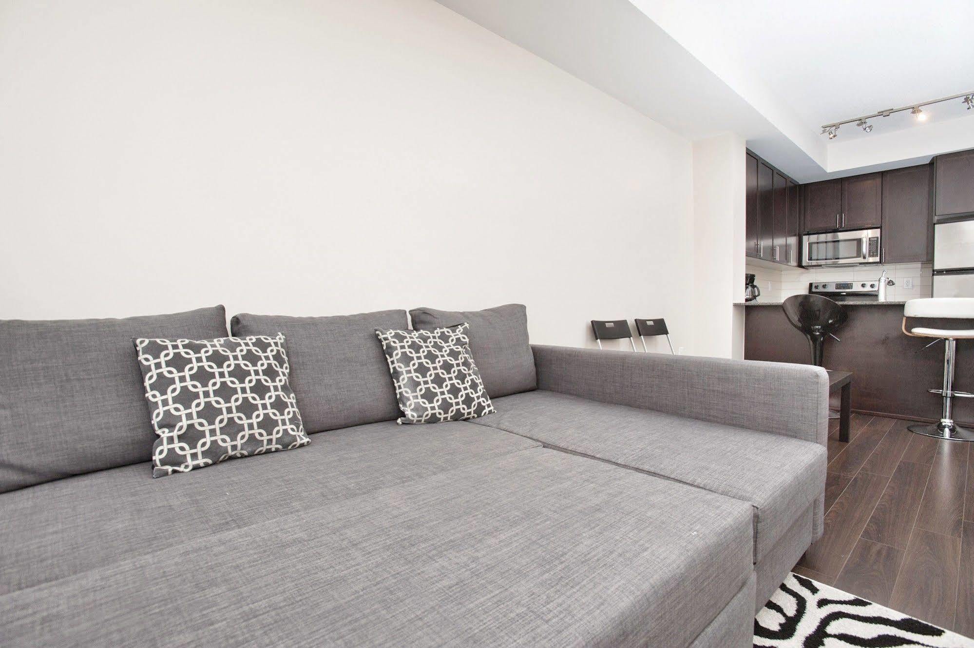 Life Suites Luxury Downtown Condos Toronto Extérieur photo